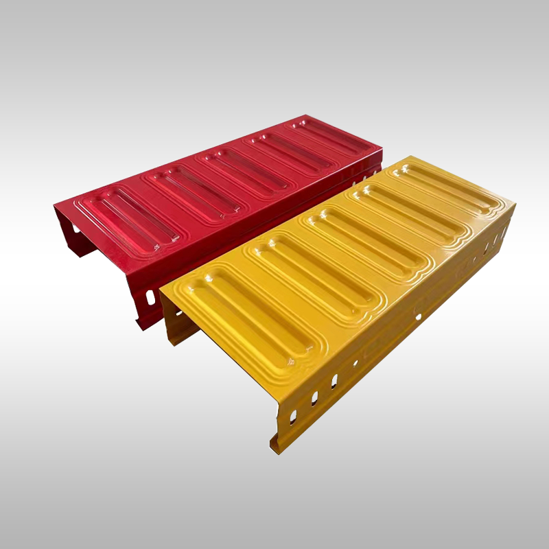 Busbar trunking section for modular electrical distribution