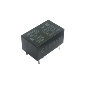 Miniature signal relay for control-circuit switching